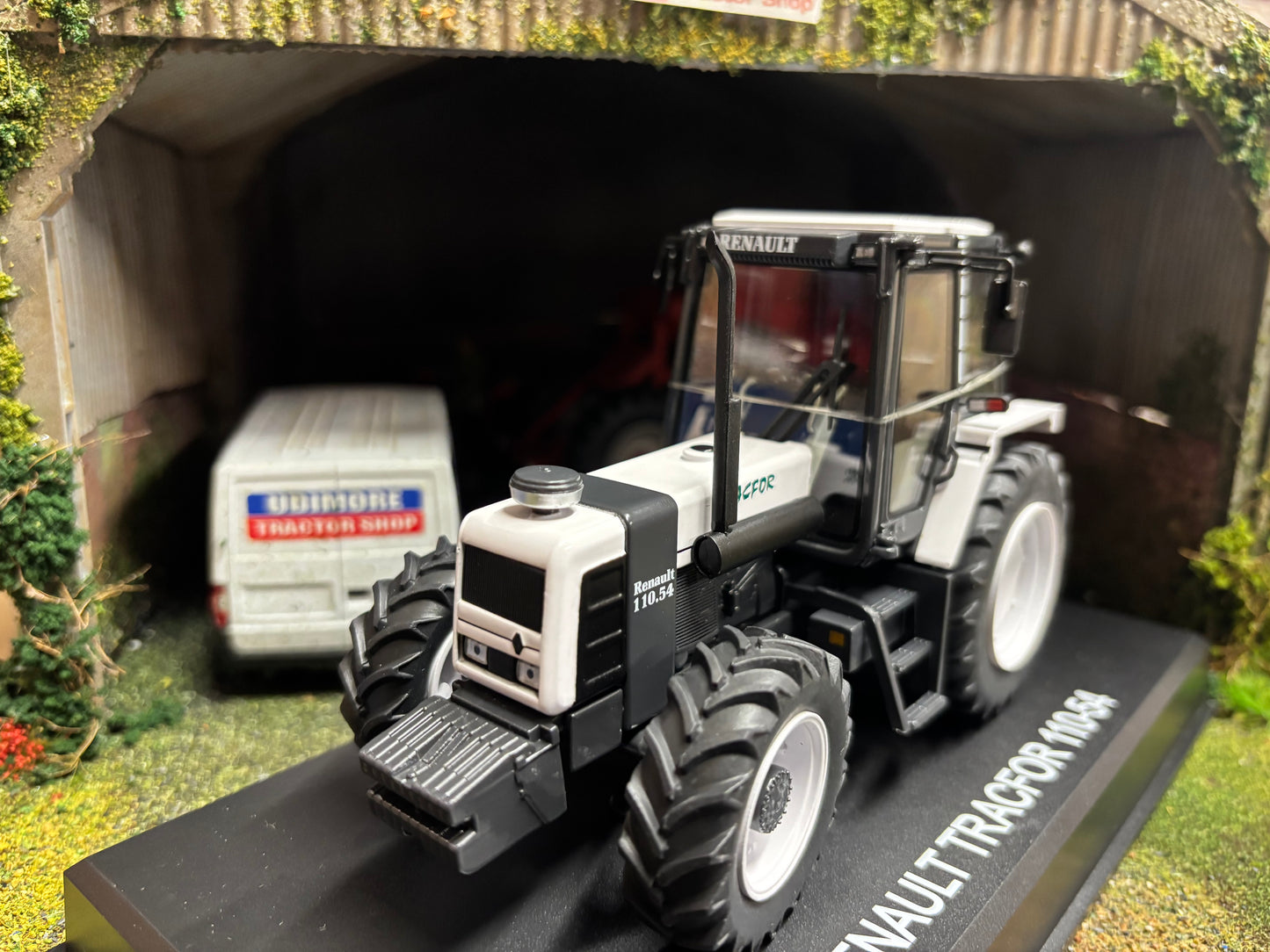 REP220 Replicagri White Renault 110-54 TZ tractor tracfor 1:32 scale Boxed
