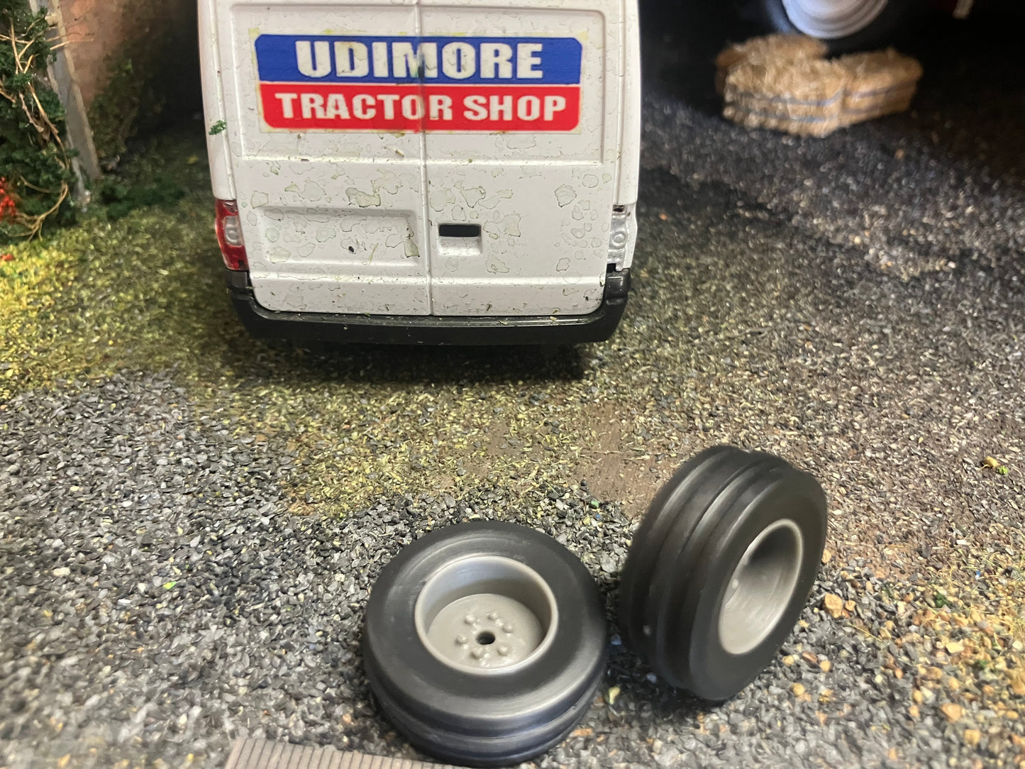 04223 Set of 2 Front wheels 2wd Artisan32 farm machinery 1:32 scale