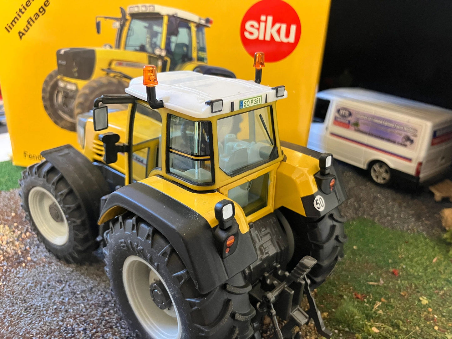 Fendt 924 Pieper Tractor 1:32 scale boxed Siku Manfred Weise Image 4