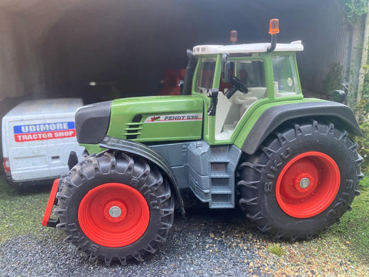 Fendt 930 Tractor 1:32 scale boxed Siku 3254 Image 2