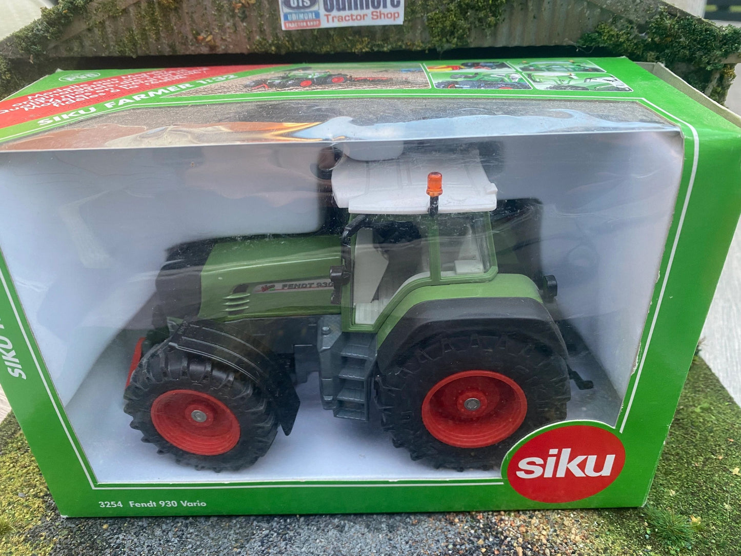 Fendt 930 Tractor 1:32 scale boxed Siku 3254 Image 7