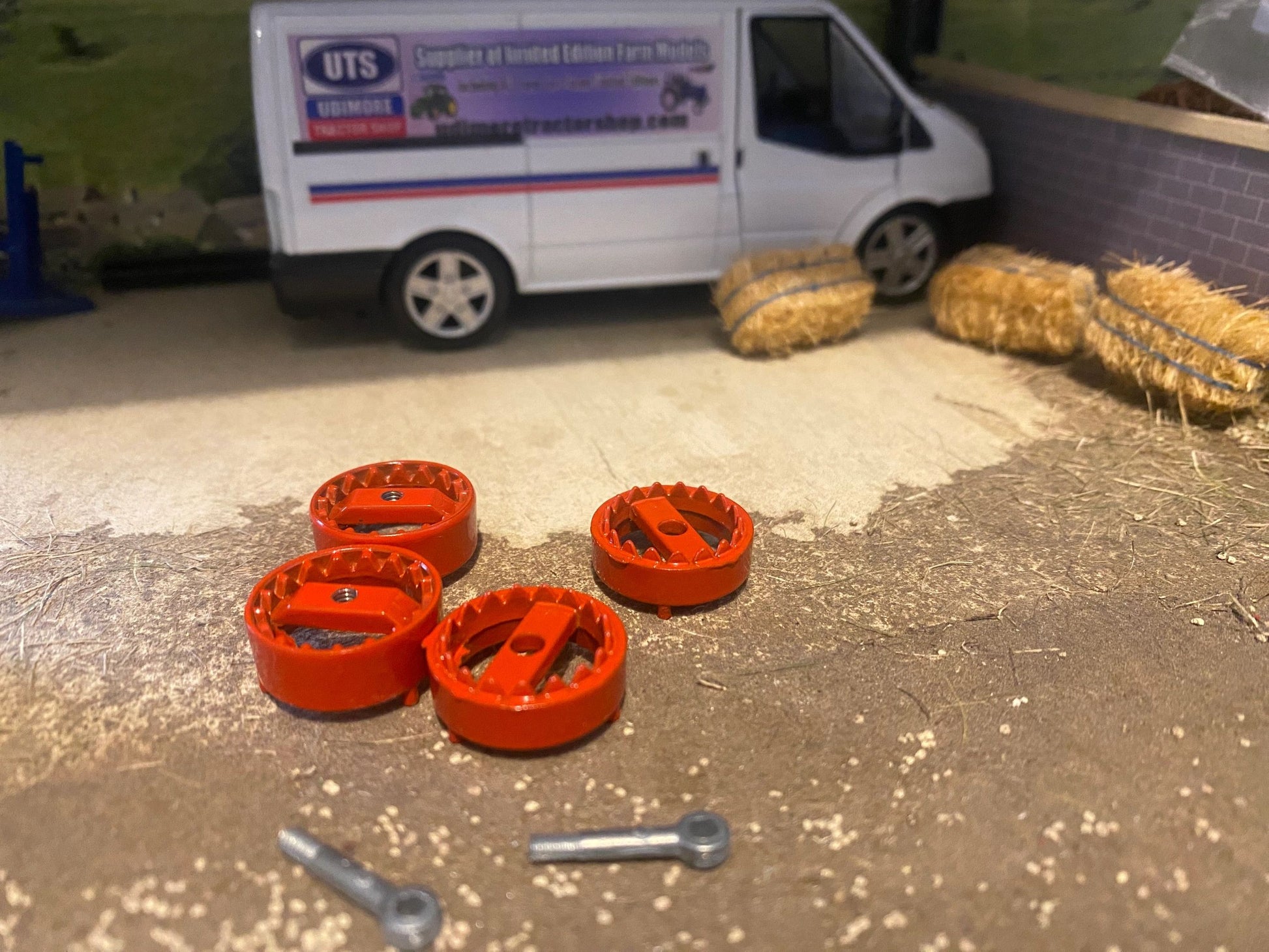 Fendt red Tractor Dual wheel double molcon air coupling system 1:32 scale Image 2