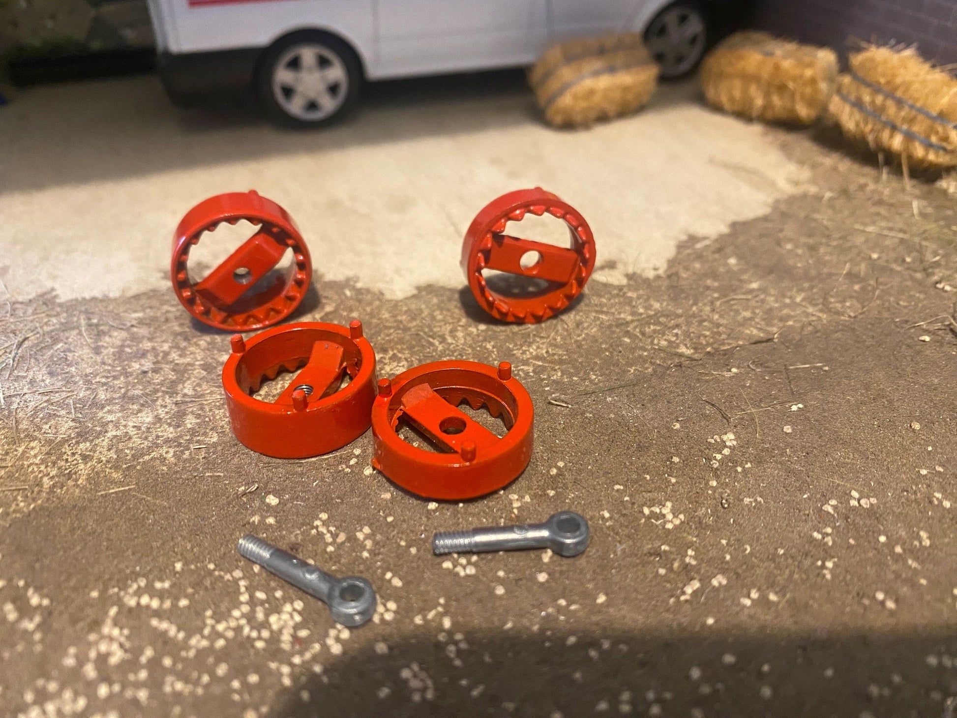 Fendt red Tractor Dual wheel double molcon air coupling system 1:32 scale Image 3