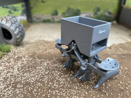 Ferguson 2 row potato planter 1:32 scale Image 2