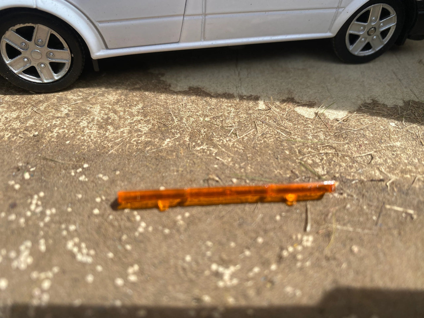 Flashing light bar beacon 38mm slimline version tractor truck 1:32 scale Image 3