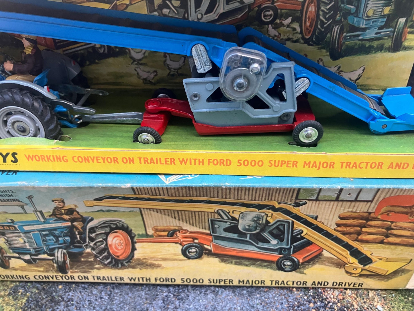 Ford 5000 super major conveyor on trailer Corgi farm set GS47 gift set 47 Image 3
