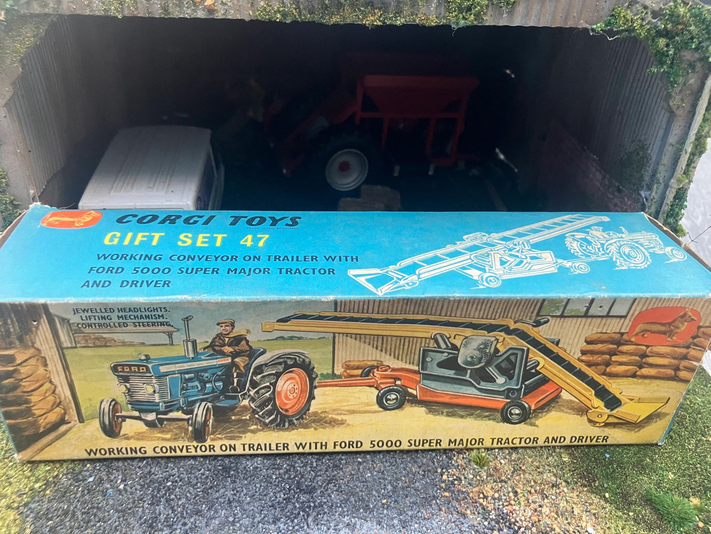 Ford 5000 super major conveyor on trailer Corgi farm set GS47 gift set 47 Image 7