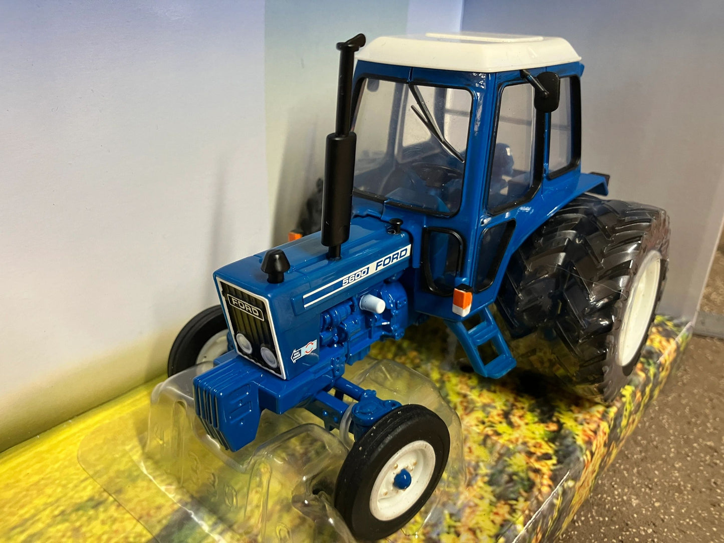 Ford 5600 rear duals Tractor Conversion Bubble cab 1:32 scale Image 4