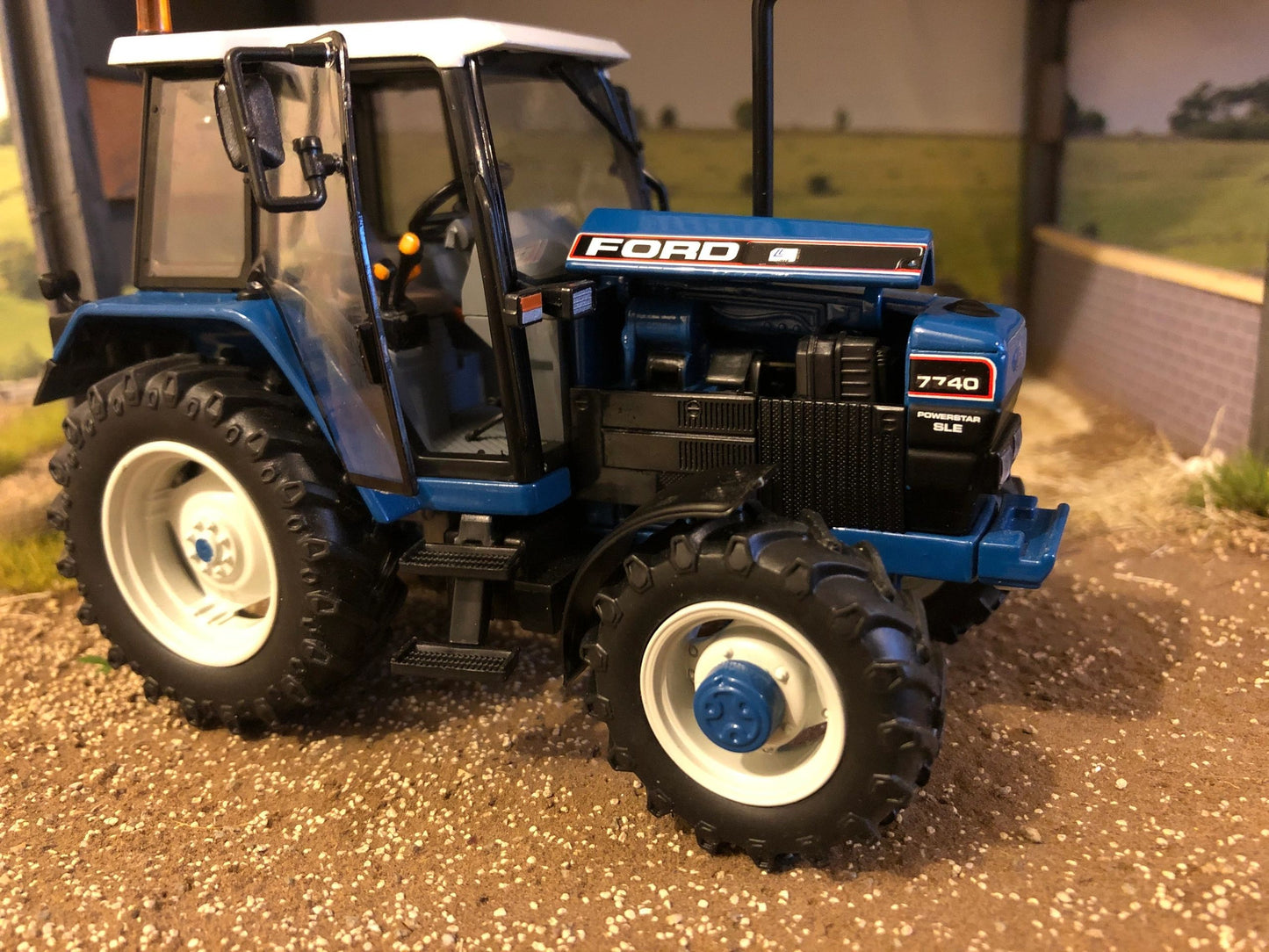 Ford 7740 SLE 4wd tractor Conversion White roof 1:32 scale Farm model Image 3