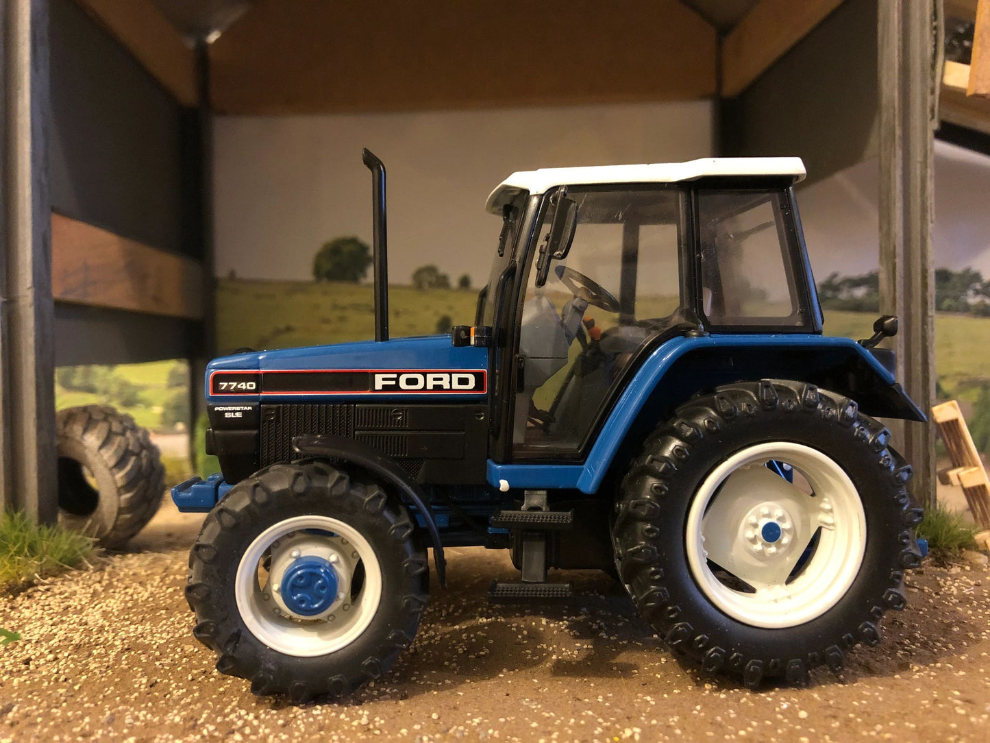 Ford 7740 SLE 4wd tractor Conversion White roof 1:32 scale Farm model Image 6