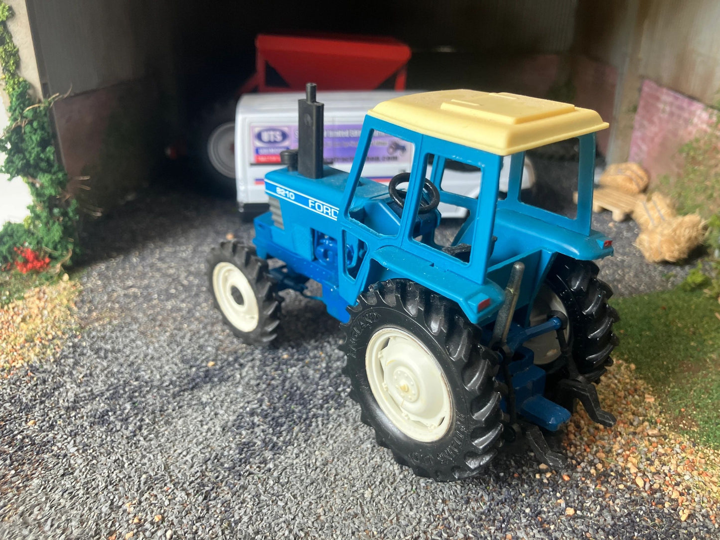 Ford 8210 Britains tractor conversion 1:32 scale BOXED 43319 Image 3