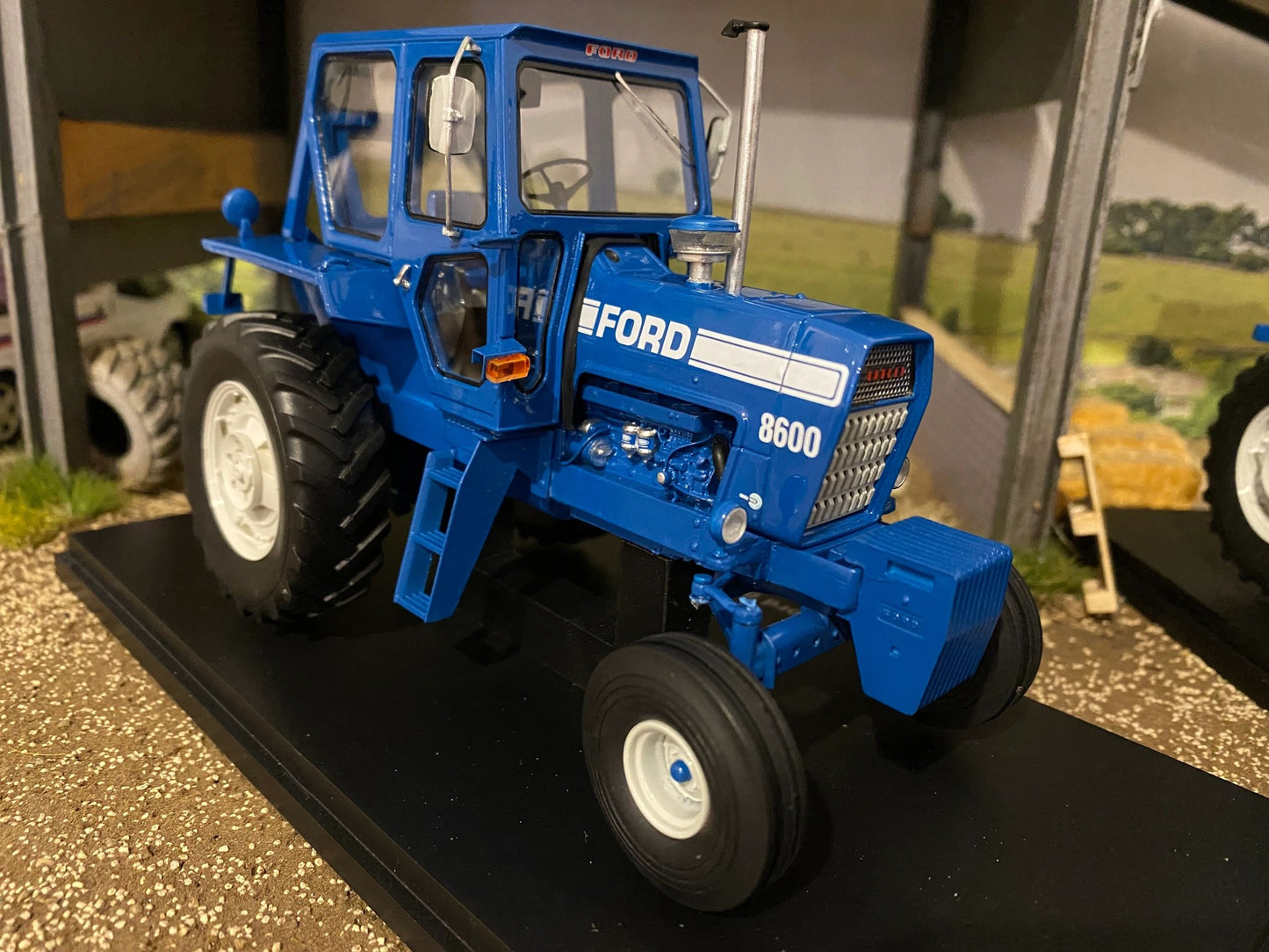 Ford 8600 2wd Tractor Limited Edition Stunning in 1:32 scale VKA Models Image 5