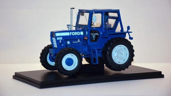 Ford 8600 4wd Tractor Limited Edition Stunning in 1:32 scale VKA Models Image 10