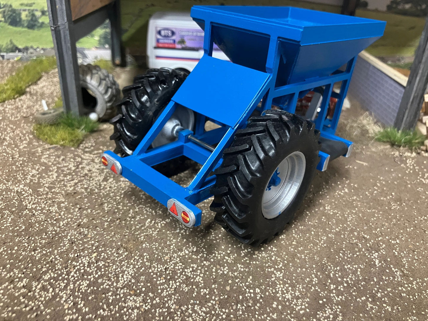 Hand made Scratch built Blue 8 tonne Stonecart Gravel trailer 1:32 scale Image 4