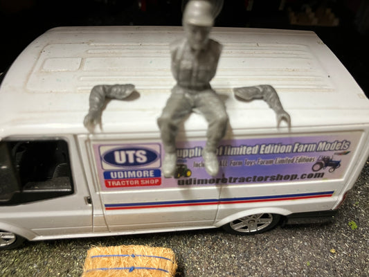 04879 Tractor Driver machine operator Artisan32 farm machinery 1:32 scale diorama