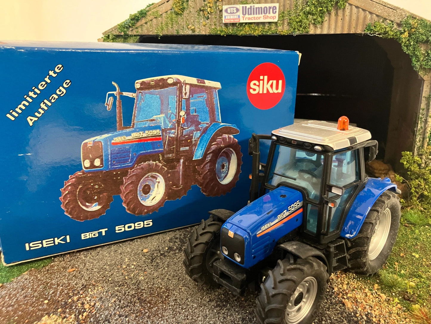 ISeki Big T 5095 Tractor 1:32 scale boxed Siku Image