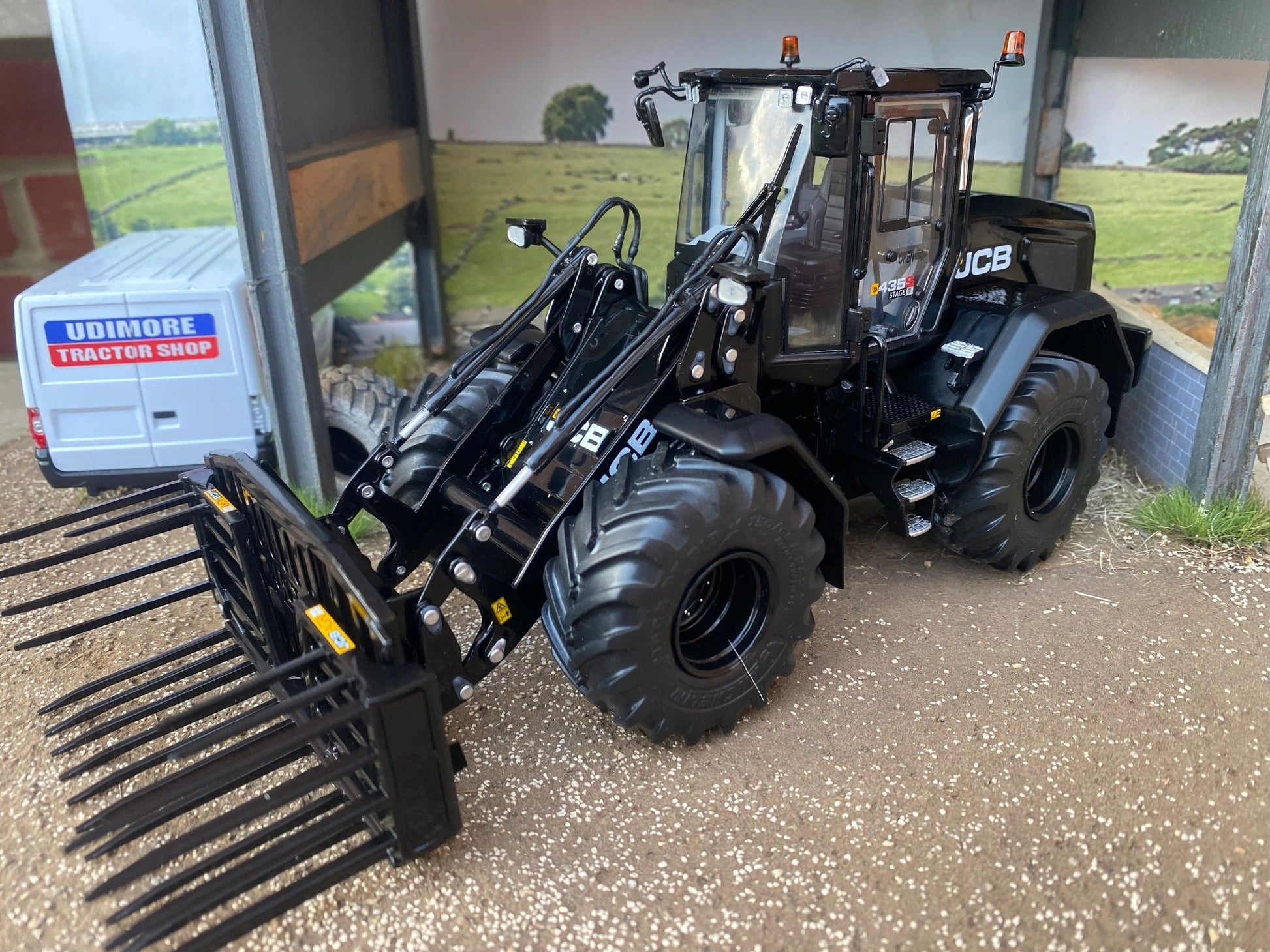 JCB 435S Agri Wheeled BLACK EDITION Loadall with Folding Buck Rake 1:32 scale Image