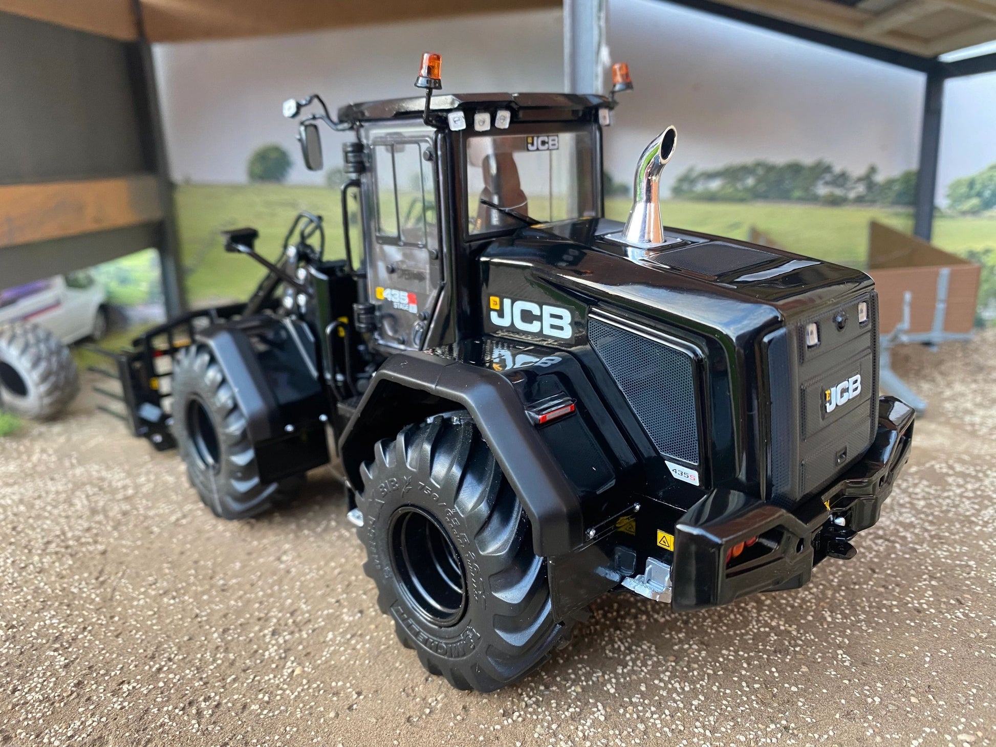JCB 435S Agri Wheeled BLACK EDITION Loadall with Folding Buck Rake 1:32 scale Image 2