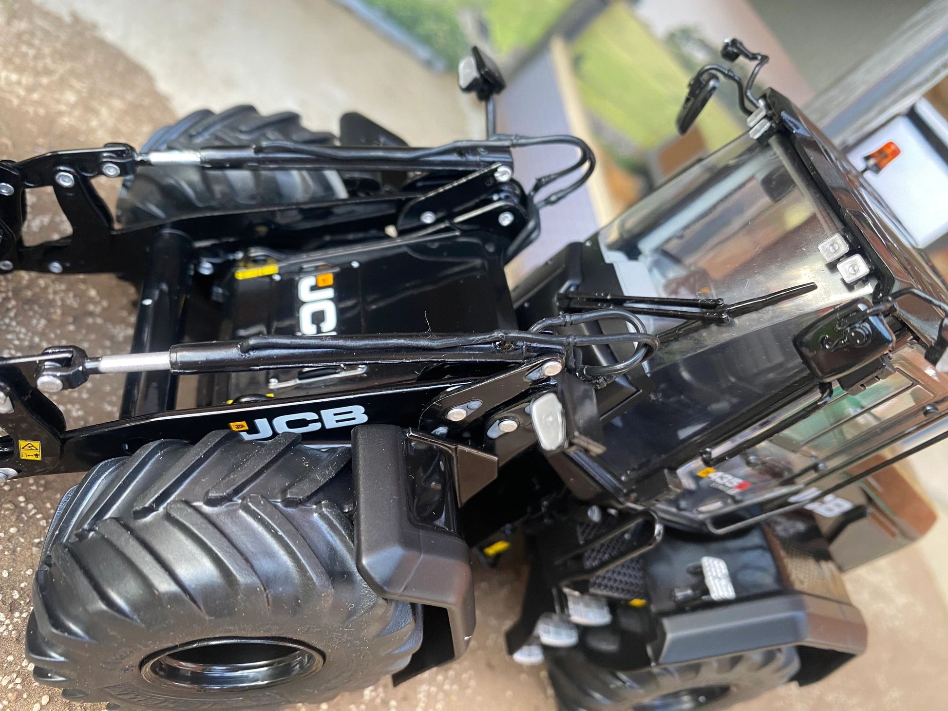 JCB 435S Agri Wheeled BLACK EDITION Loadall with Folding Buck Rake 1:32 scale Image 4