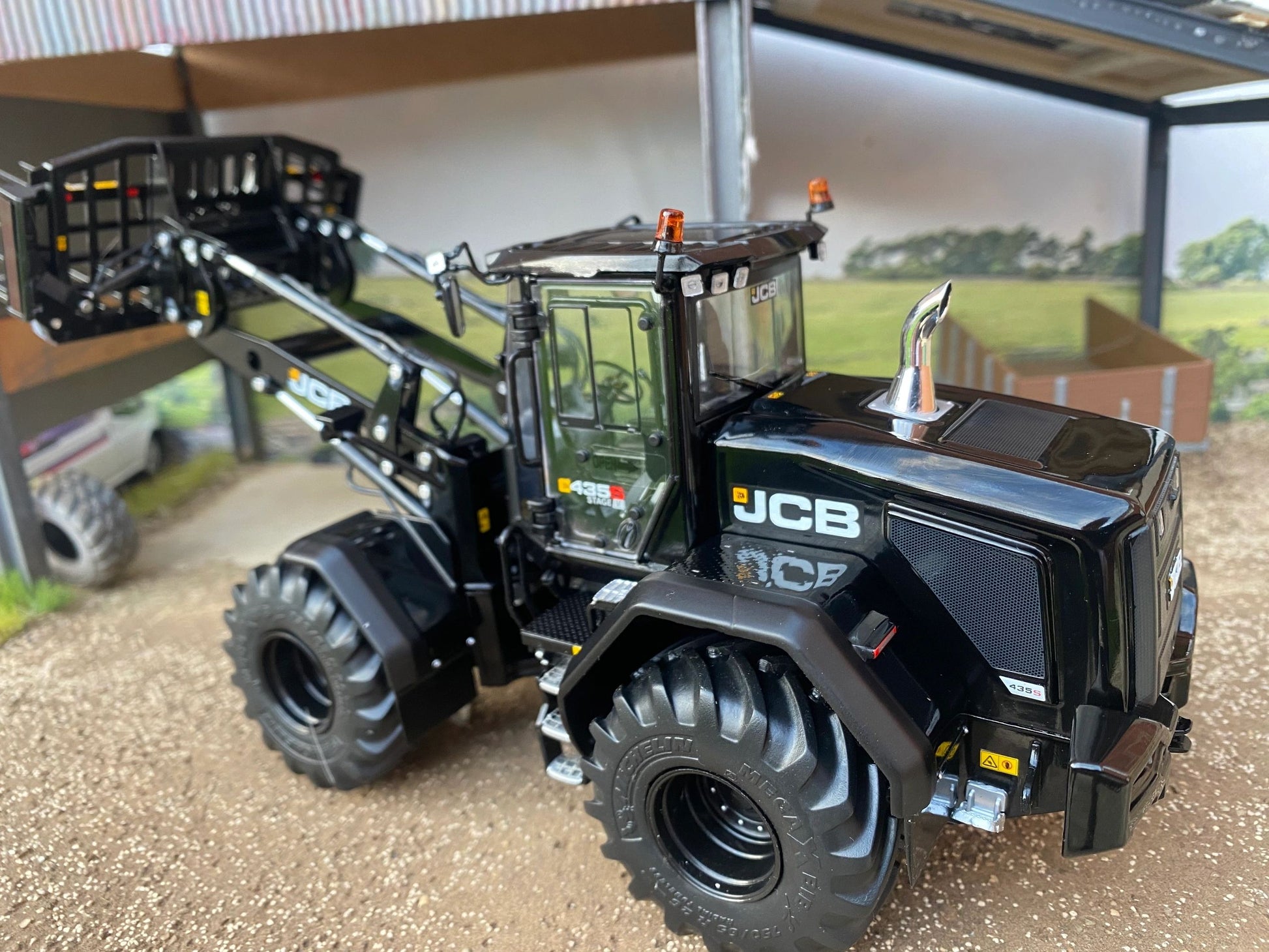 JCB 435S Agri Wheeled BLACK EDITION Loadall with Folding Buck Rake 1:32 scale Image 6