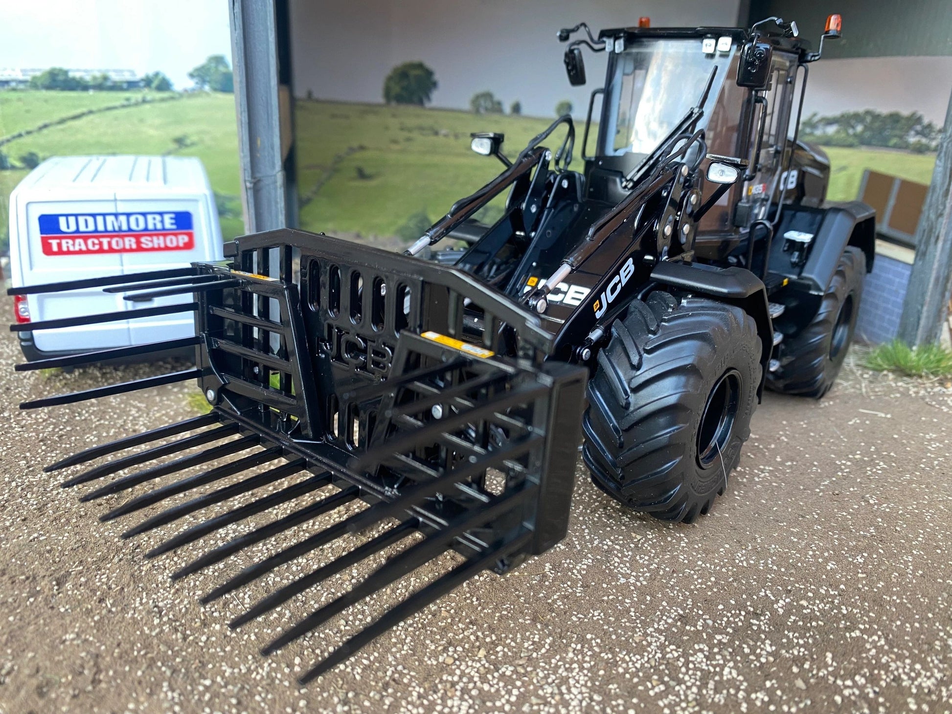 JCB 435S Agri Wheeled BLACK EDITION Loadall with Folding Buck Rake 1:32 scale Image 7