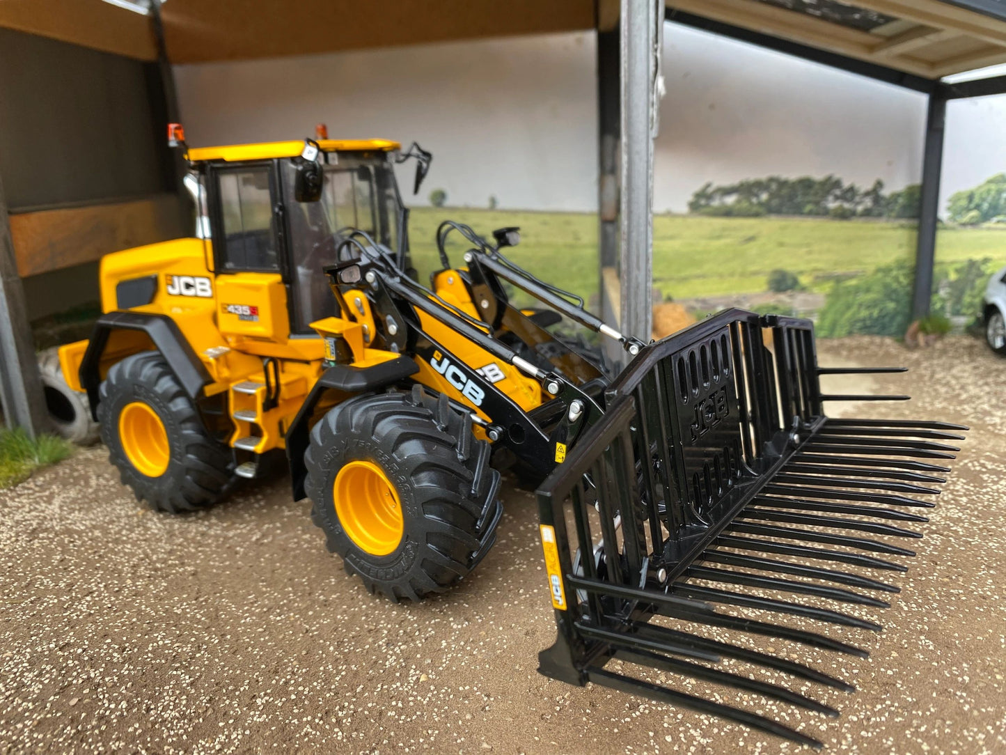 JCB 435S Agri Wheeled Loadall with Folding Buck Rake 1:32 scale Image