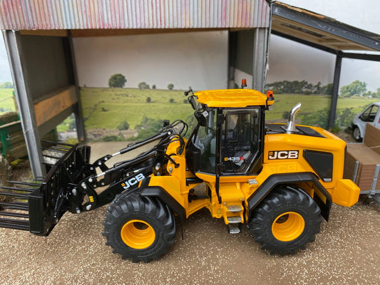 JCB 435S Agri Wheeled Loadall with Folding Buck Rake 1:32 scale Image 2