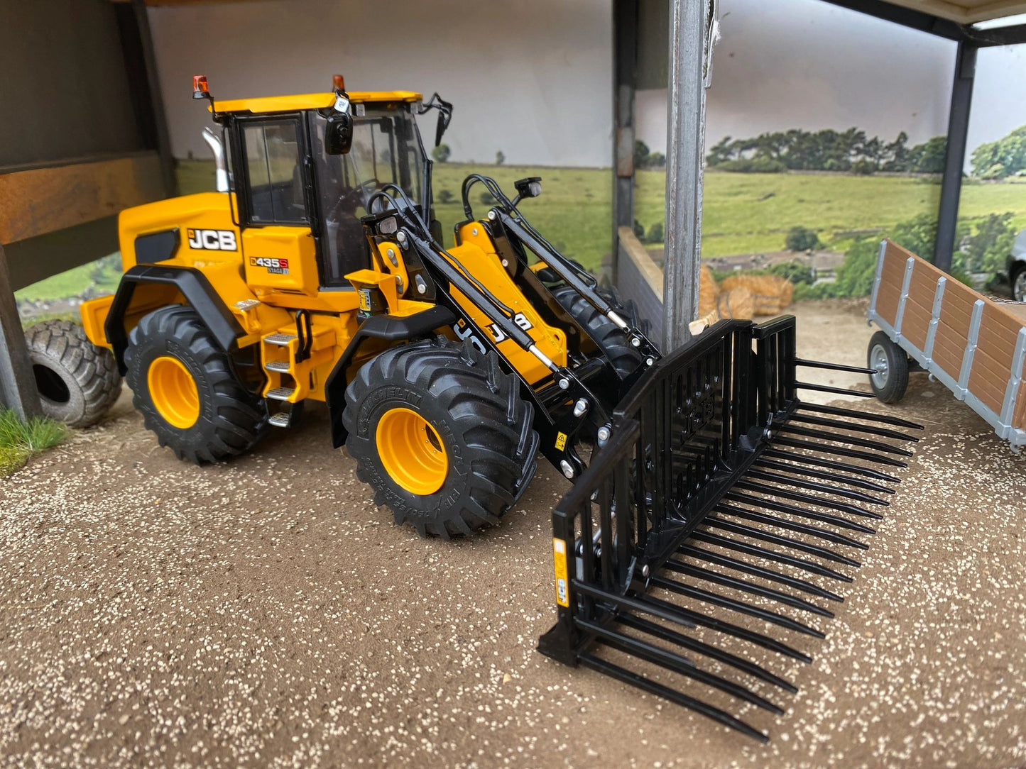 JCB 435S Agri Wheeled Loadall with Folding Buck Rake 1:32 scale Image 5