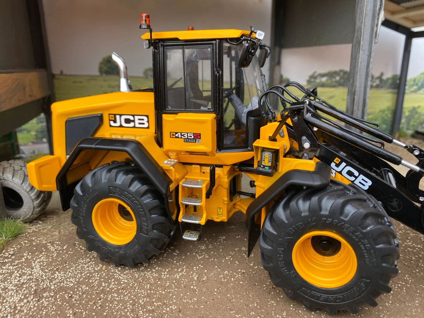 JCB 435S Agri Wheeled Loadall with Folding Buck Rake 1:32 scale Image 8