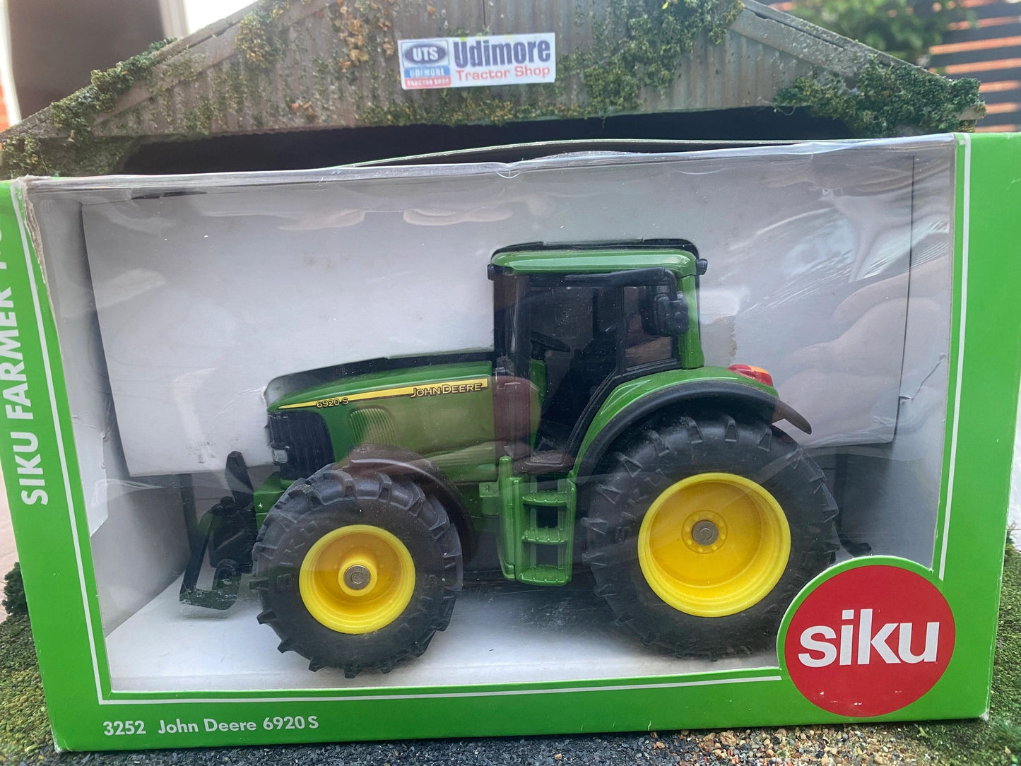 John Deere 6920S Tractor 1:32 scale boxed Siku 3252 Image 4