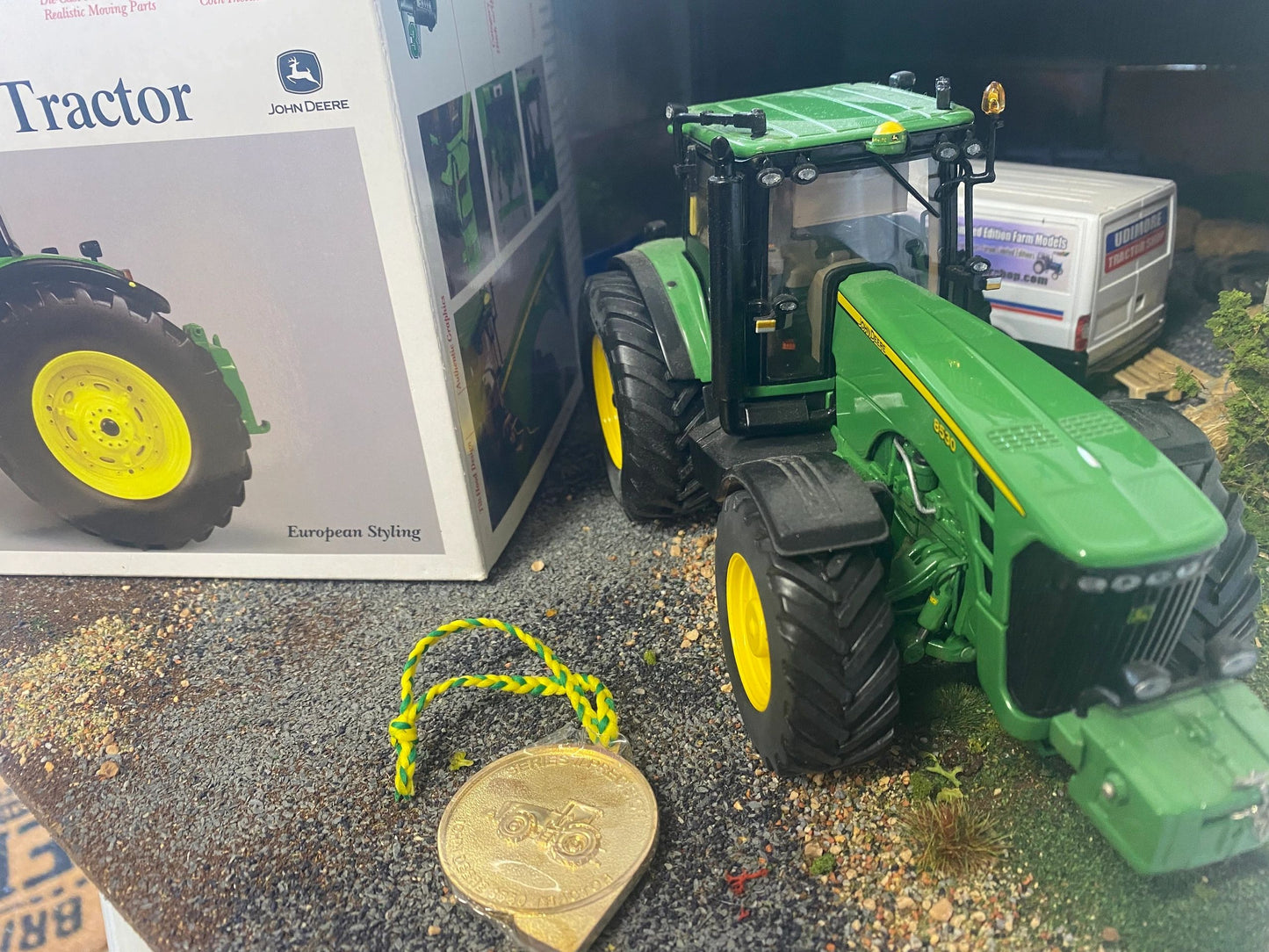 John Deere 8530 Precision Tractor 1:32 scale ERTL coin brochure etc Image 5