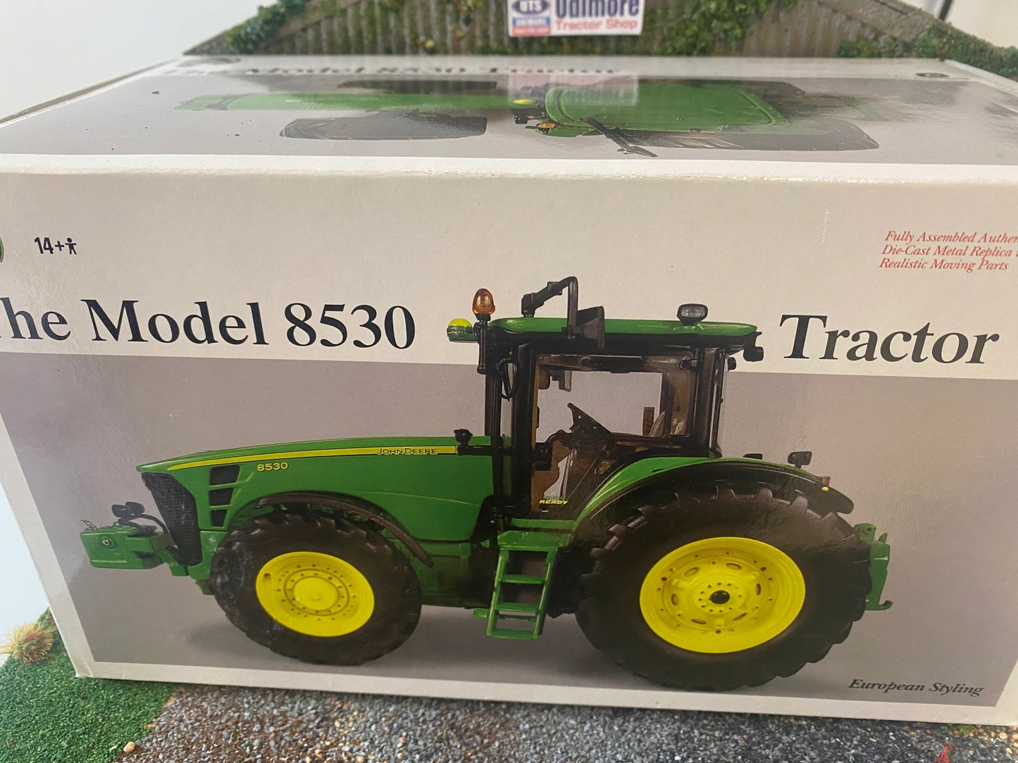 John Deere 8530 Precision Tractor 1:32 scale ERTL coin brochure etc Image 7