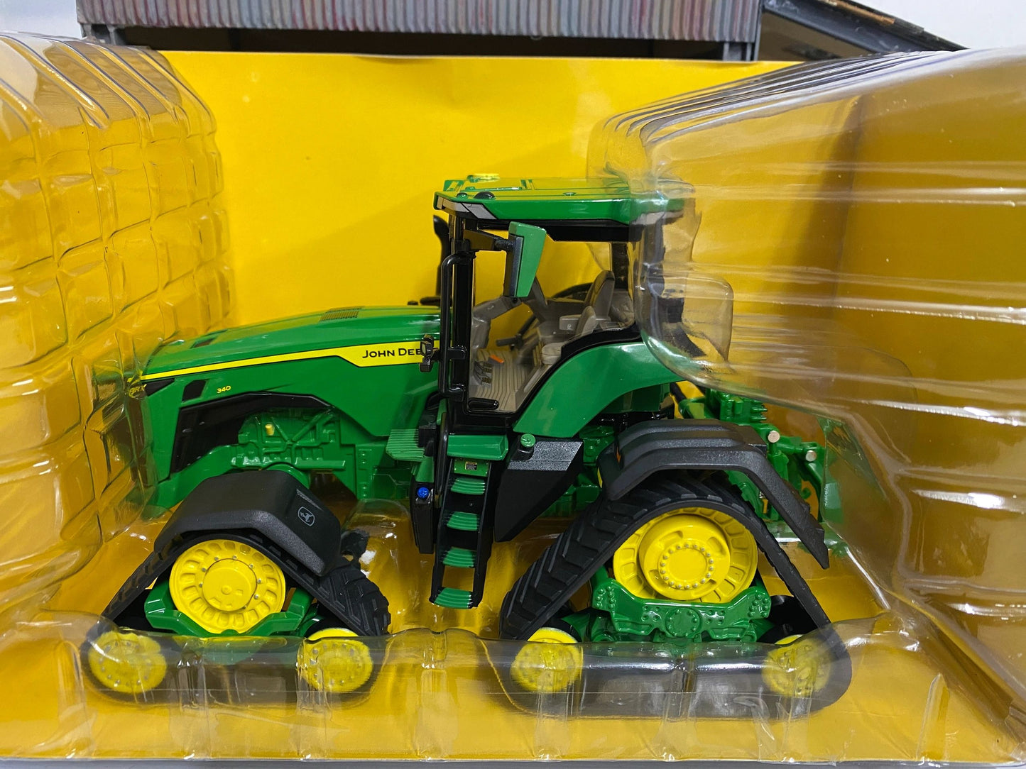John Deere 8RX 340 Prestige Tractor on tracks 1:32 scale ERTL 85013 Image 2