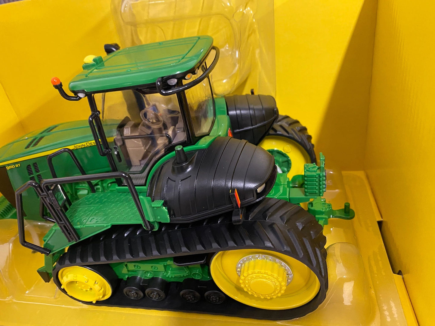 John Deere 9510RT Prestige Tractor on tracks 1:32 scale ERTL 45914 Image 2