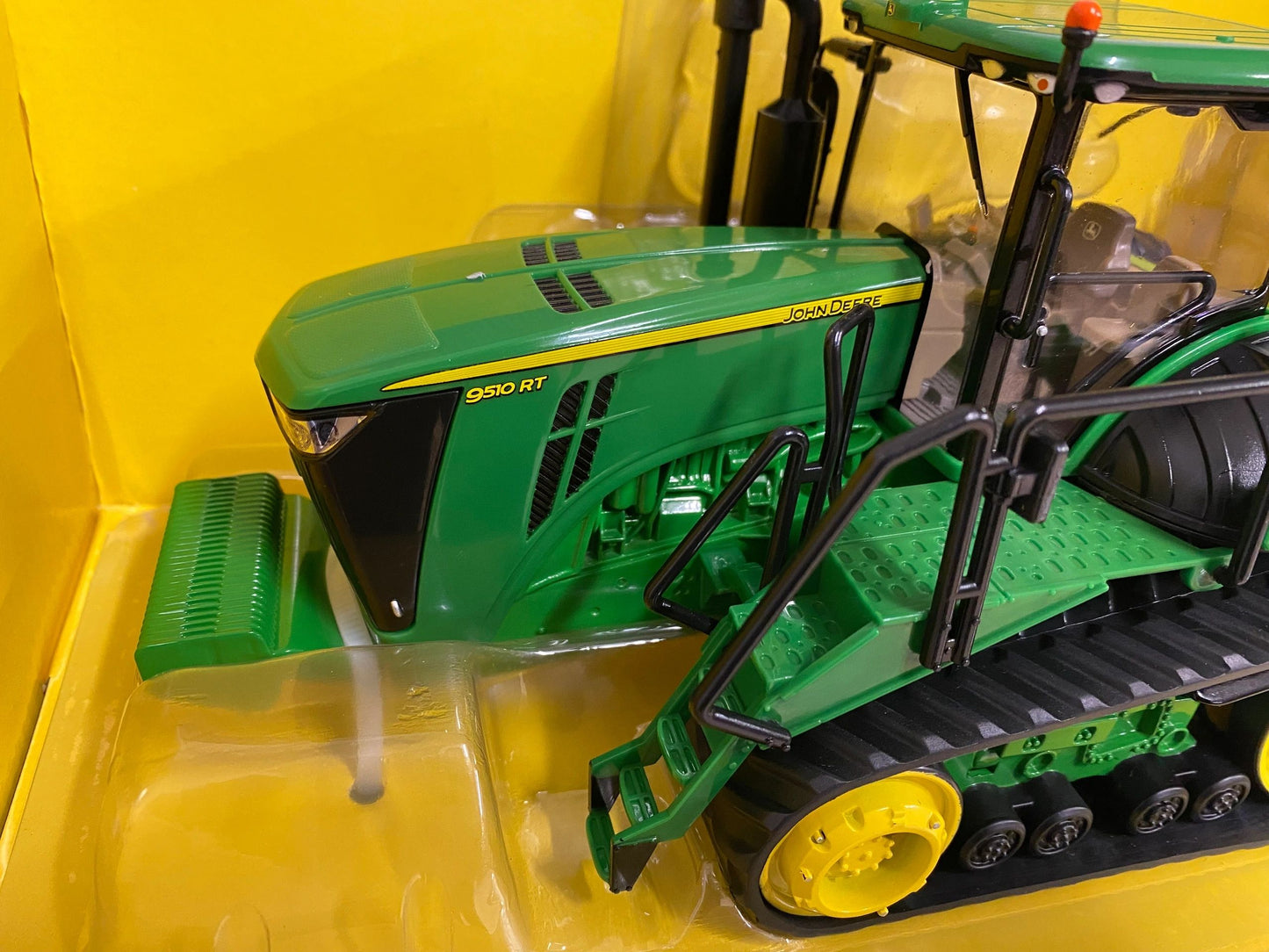 John Deere 9510RT Prestige Tractor on tracks 1:32 scale ERTL 45914 Image 3