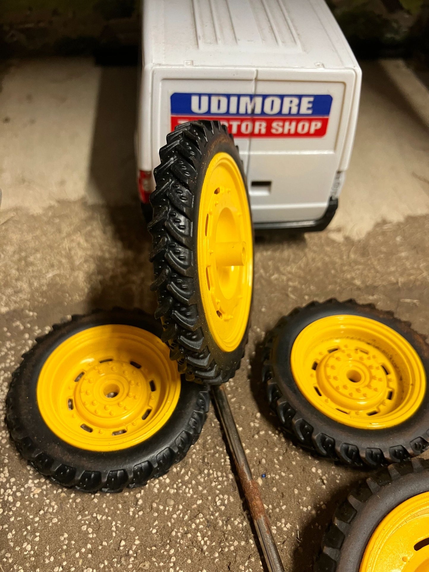 John Deere Tractor Row Crop tyre wheel set 1:32 scale 59mm x 8mm , 46mm x 8mm Image 4