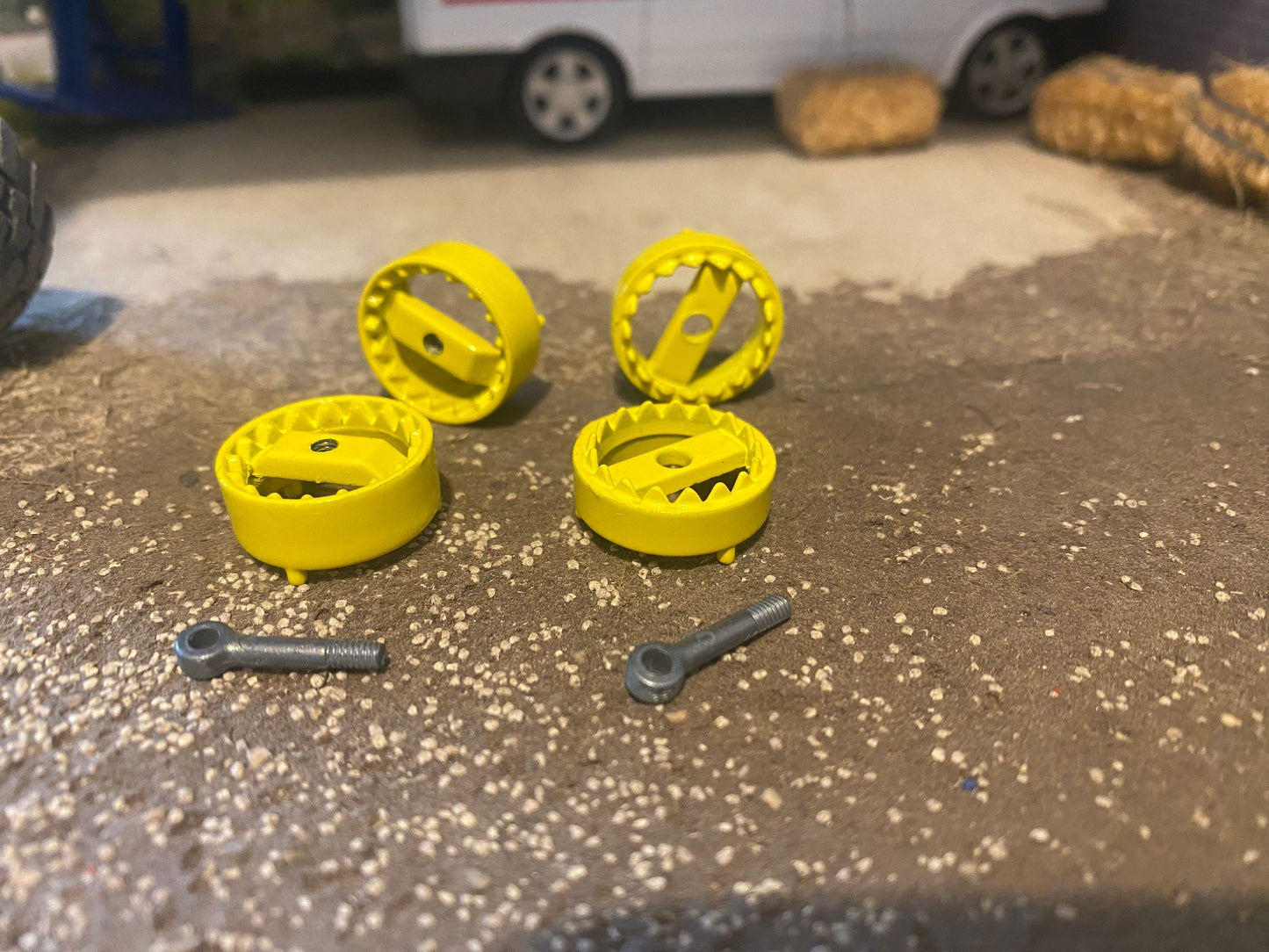 John Deere yellow Tractor Dual wheel double molcon air coupling system 1:32 scale Image 4