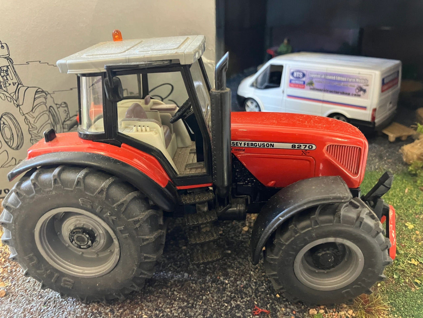 LCN 2002 show model Massey Ferguson 8270 Tractor 1:32 scale boxed Siku Image 3