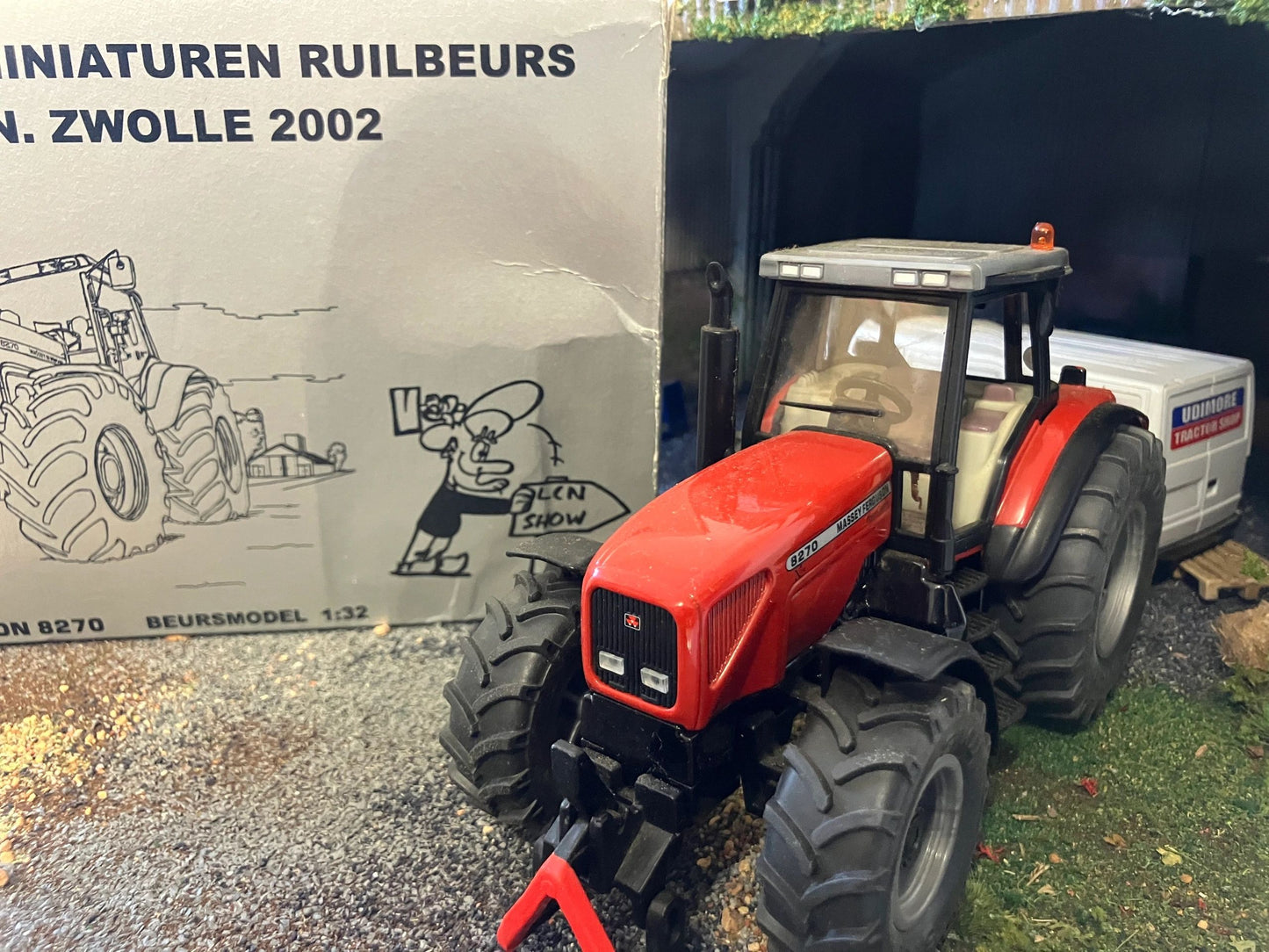 LCN 2002 show model Massey Ferguson 8270 Tractor 1:32 scale boxed Siku Image 5