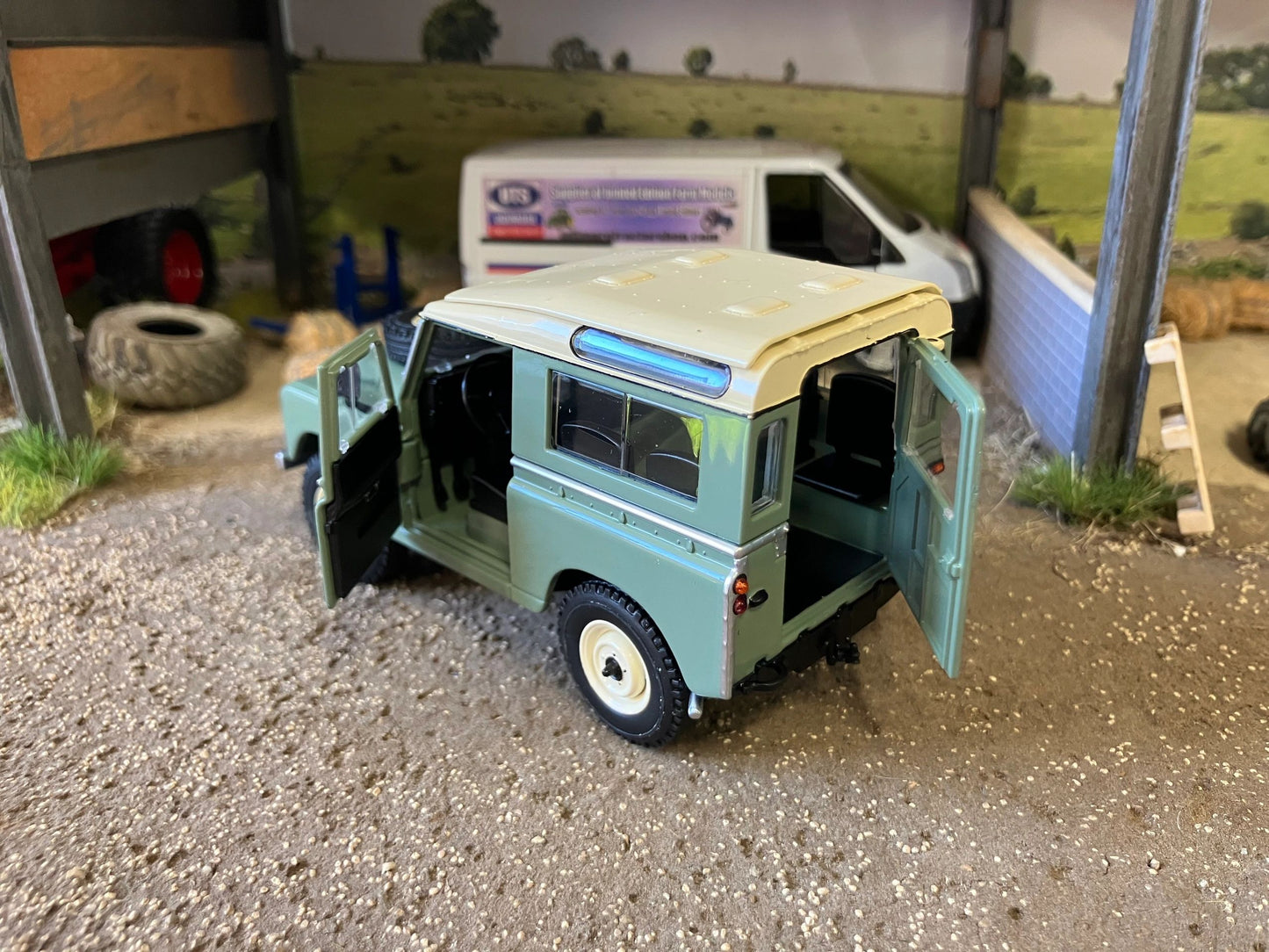 Land Rover Series 3 88 Safari roof Atlantic Green Marge Models 1:32 scale new boxed MM2421-02 Image 2