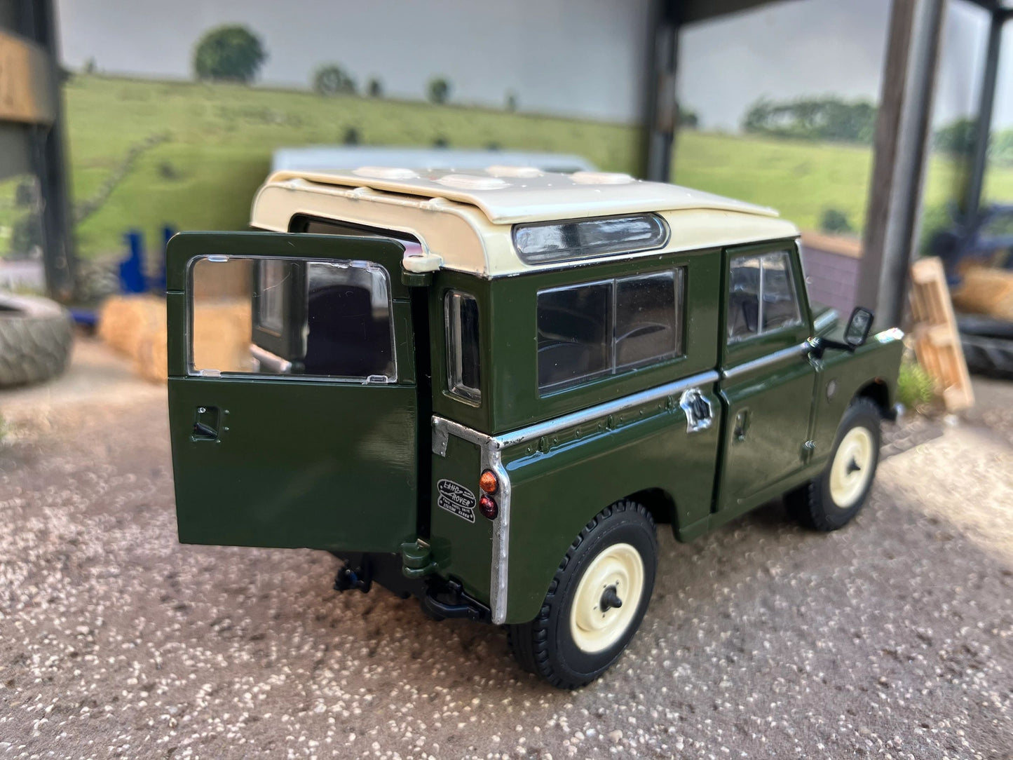Land Rover Series 3 88 Safari roof Deep Bronze Green Marge Models 1:32 scale new boxed MM2421-03 Image 3