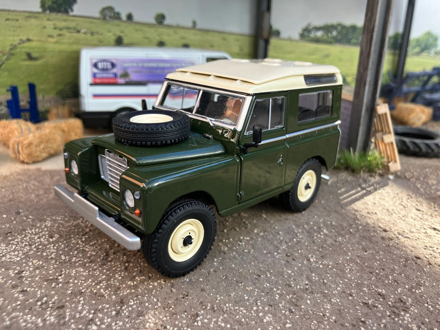 Land Rover Series 3 88 Safari roof Deep Bronze Green Marge Models 1:32 scale new boxed MM2421-03 Image 4
