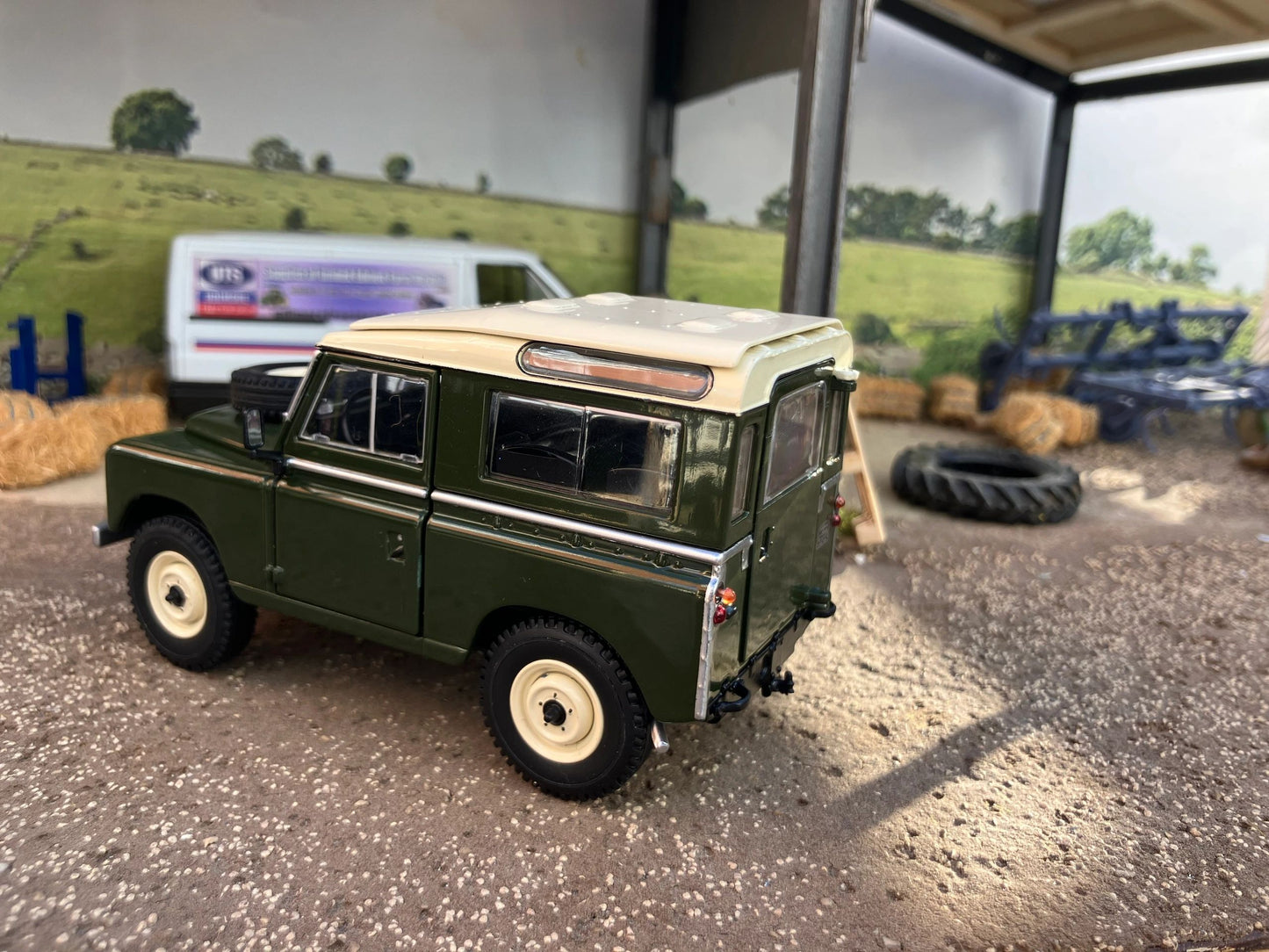 Land Rover Series 3 88 Safari roof Deep Bronze Green Marge Models 1:32 scale new boxed MM2421-03 Image 5