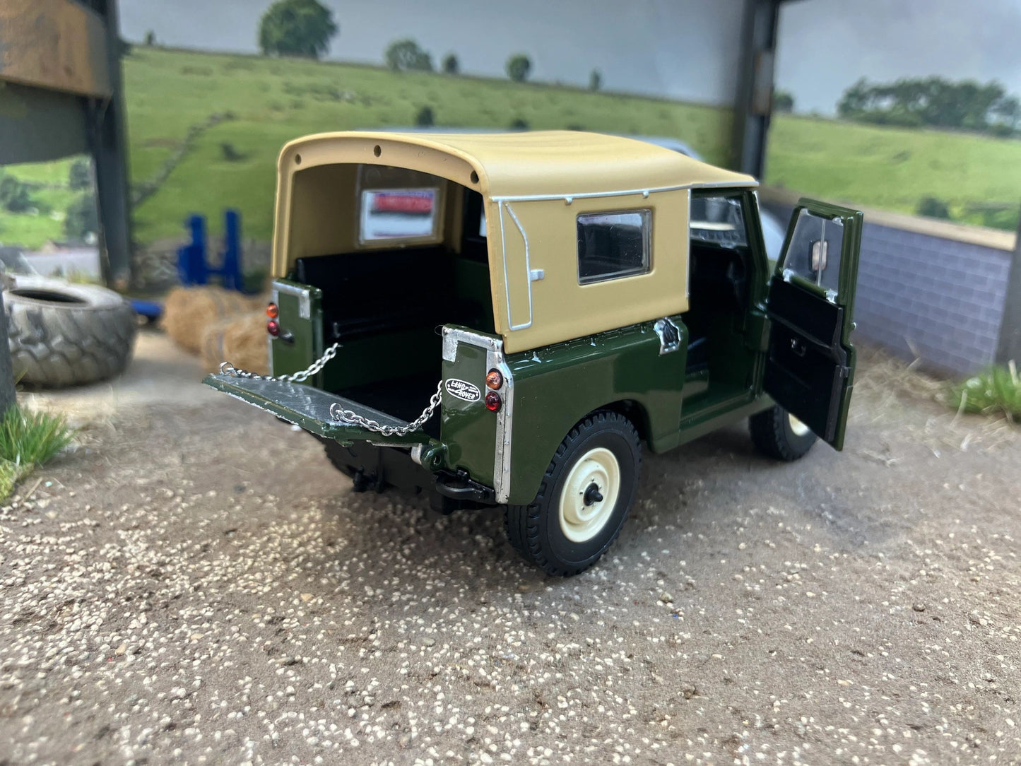 Land Rover Series 3 88 Soft top Deep Bronze Green Marge Models 1:32 scale new boxed MM2420-03 Image 3