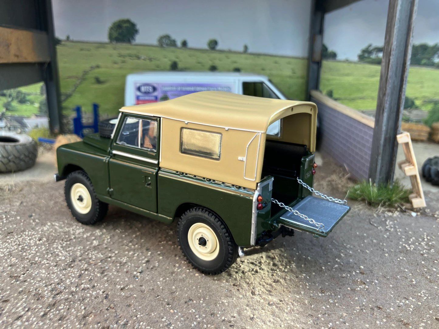 Land Rover Series 3 88 Soft top Deep Bronze Green Marge Models 1:32 scale new boxed MM2420-03 Image 4