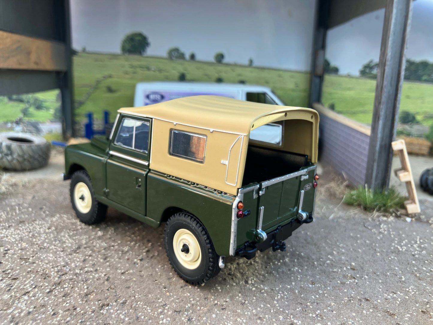 Land Rover Series 3 88 Soft top Deep Bronze Green Marge Models 1:32 scale new boxed MM2420-03 Image 6