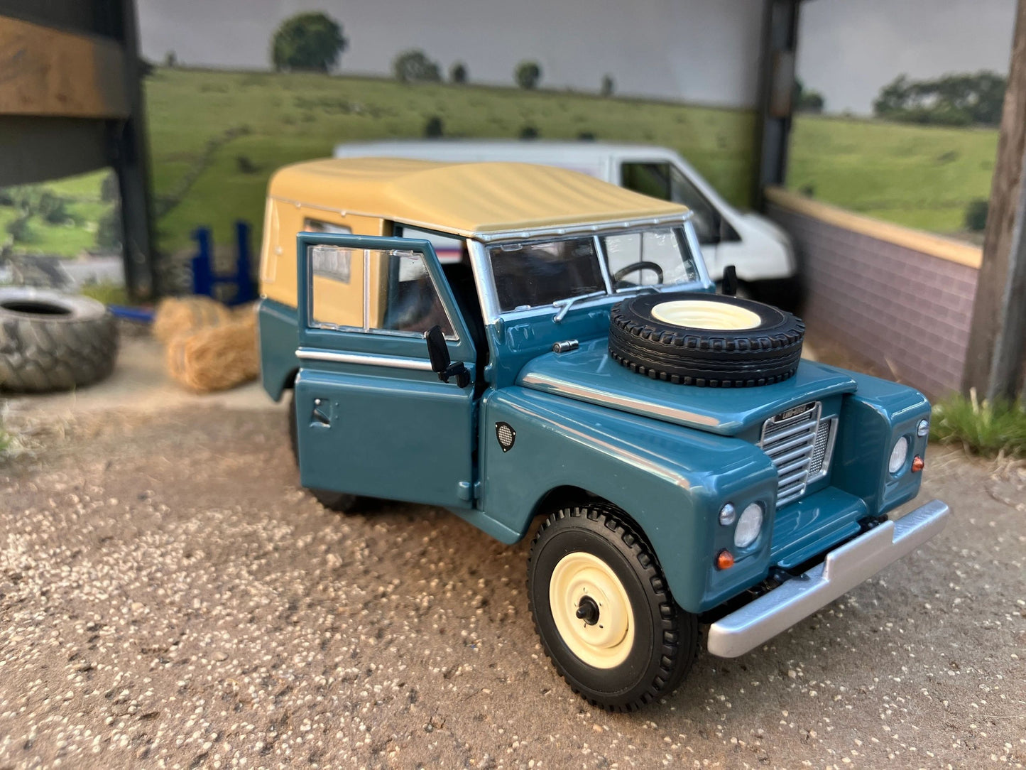 Land Rover Series 3 88 Soft top marine Blue Marge Models 1:32 scale new boxed MM2420-01 Image 3
