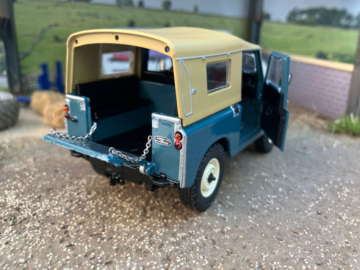 Land Rover Series 3 88 Soft top marine Blue Marge Models 1:32 scale new boxed MM2420-01 Image 4