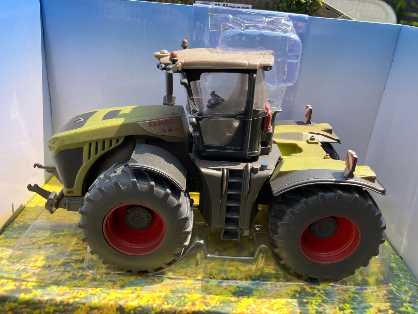Lightly weathered Britains Claas Xerion 5000 tractor conversion 1:32 scale BOXED 43246 Image 5