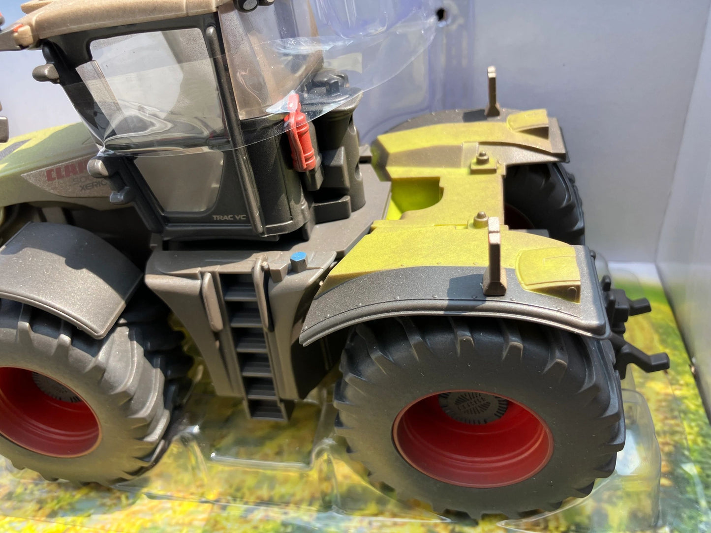 Lightly weathered Britains Claas Xerion 5000 tractor conversion 1:32 scale BOXED 43246 Image 6